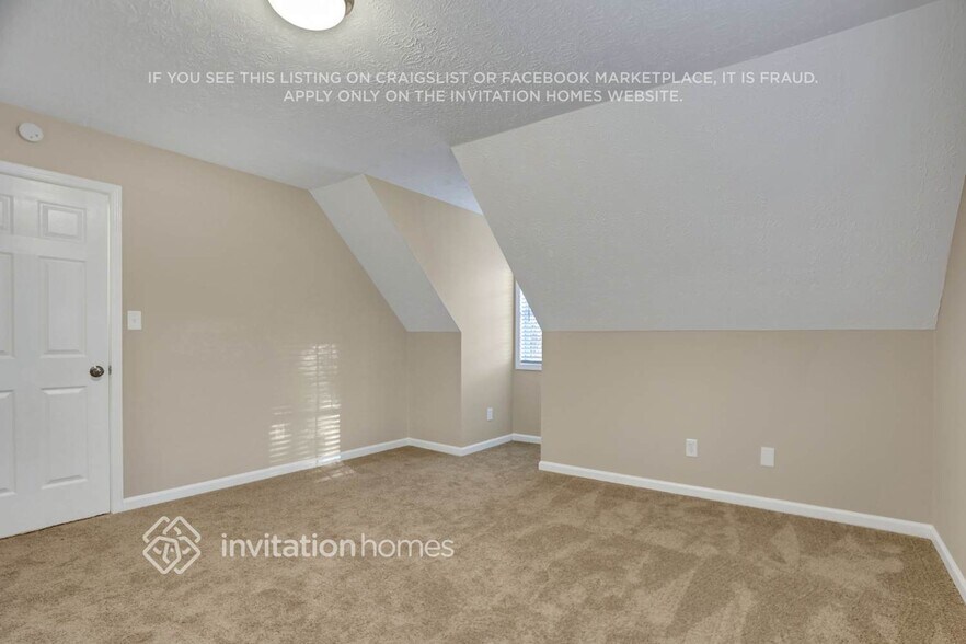 Building Photo - 240 Maplewood Ln