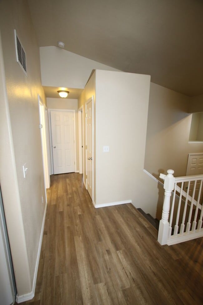 Building Photo - 3 Bedroom Home in North East Anchorage!