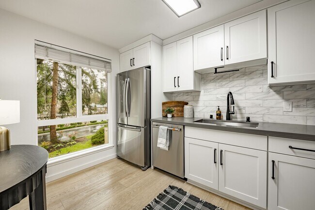 Building Photo - 2Bd/2Ba Bellevue Condo