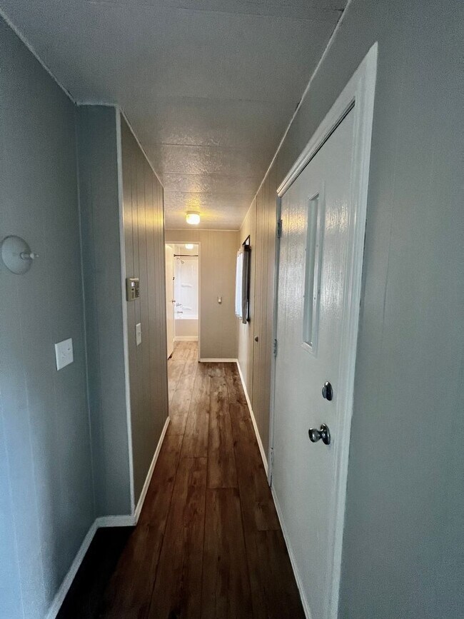Building Photo - Newly Remodeled 3-Bedroom on Fully-Fenced Lot