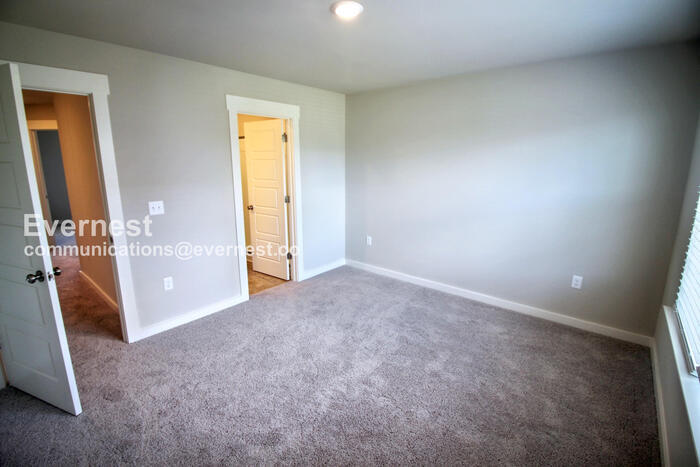 Building Photo - 1731 Frodo Wy