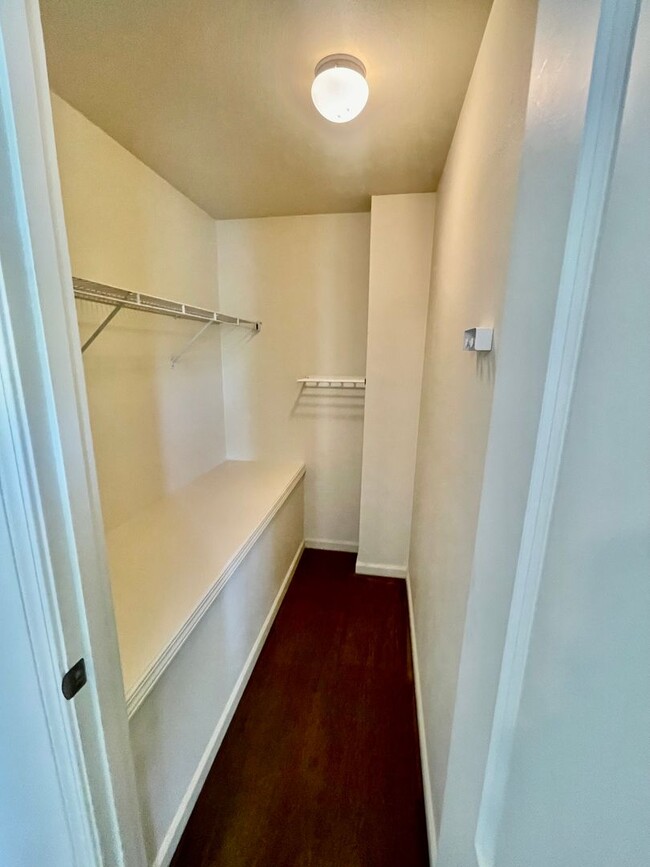 Building Photo - $500 RENT CREDIT! Two Bedroom Townhome wit...