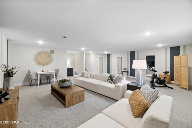 Building Photo - 4061 Heron Dr