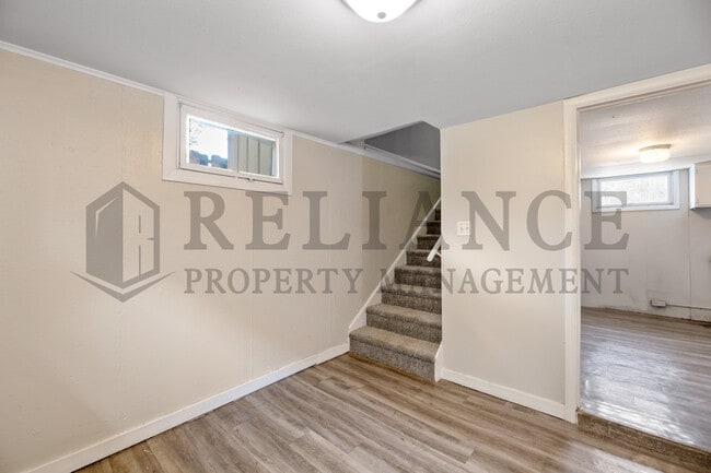 Building Photo - 317 W Kinkaid Ave
