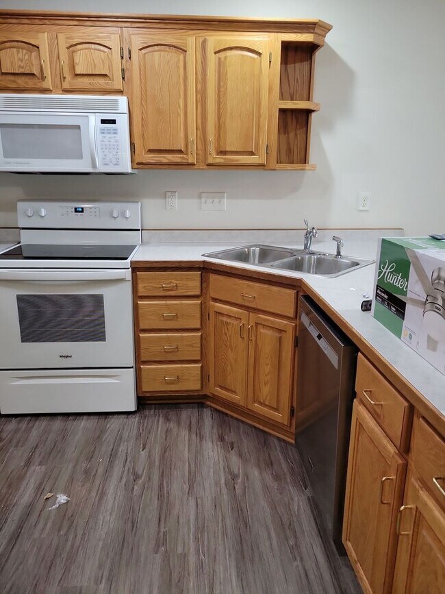 Building Photo - 2209 Cattail Way