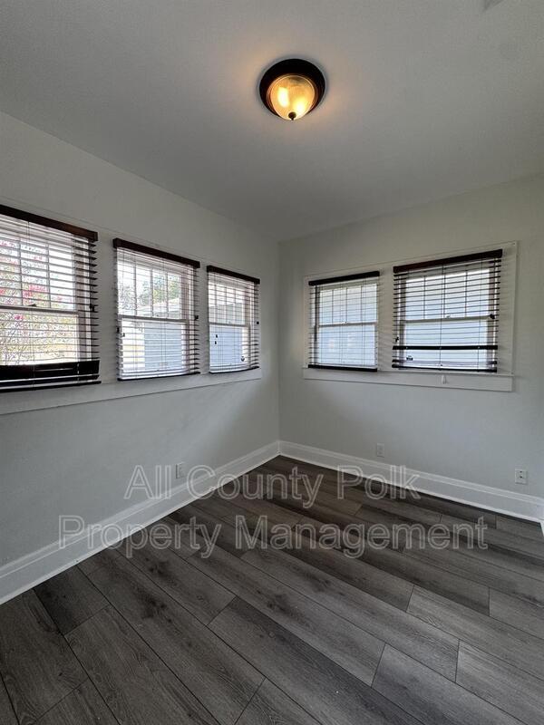 Building Photo - 202 W Belmar St