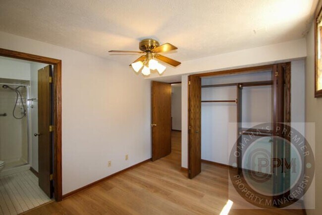 Building Photo - 5614 N 116th Ave