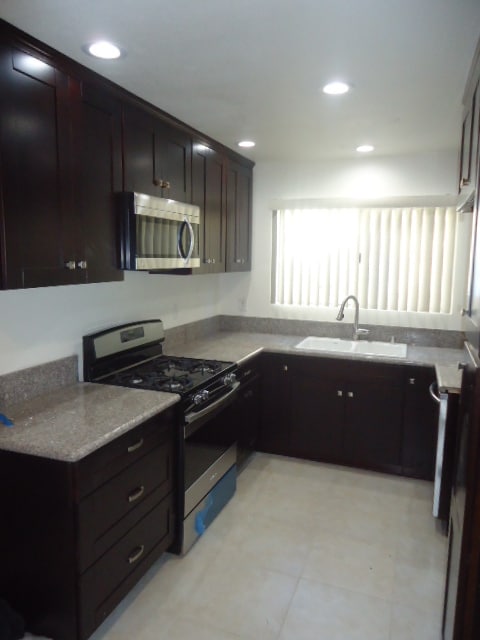 Building Photo - 3 Bedroom - 2 Bathroom Single Story Home i...