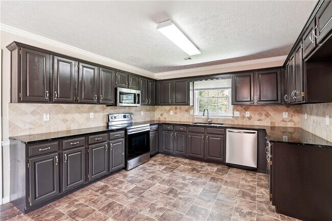 Building Photo - 1425 Shamrock Hill Cir