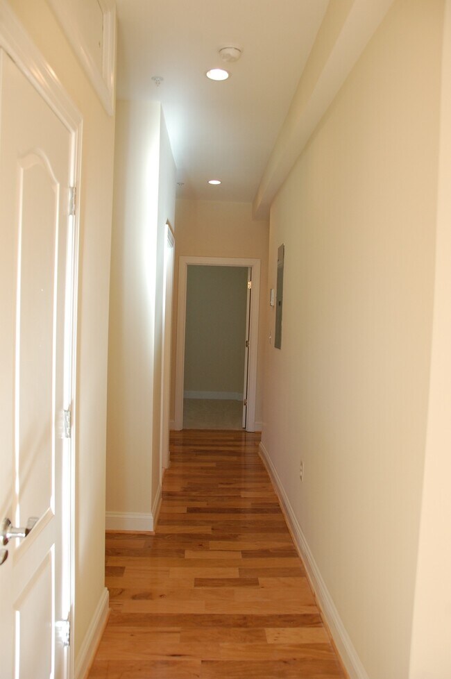 Building Photo - 1319 Park Rd NW
