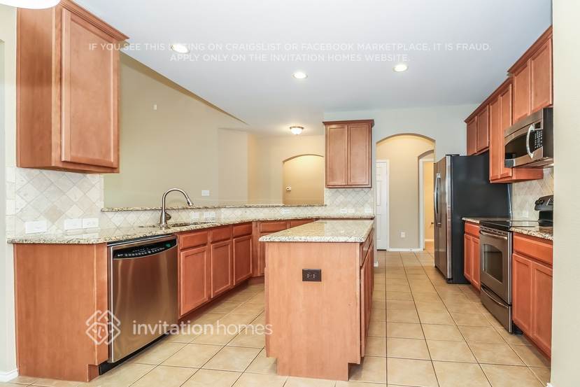 Building Photo - 15713 Landing Creek Ln