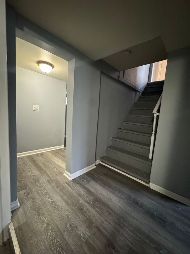 Building Photo - 2 Bedroom 1 Bathroom house in Calumet Park...