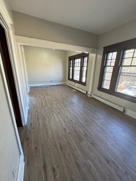 Primary Photo - 1099 S Clinton Ave