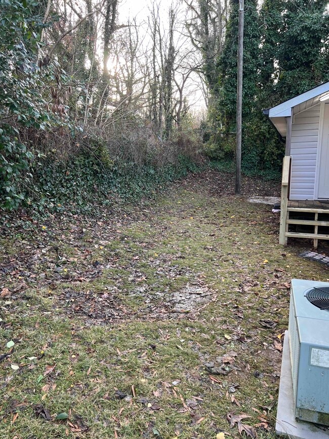 Building Photo - 2128 E 12th St