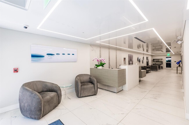 Building Photo - 340 Sunset Dr