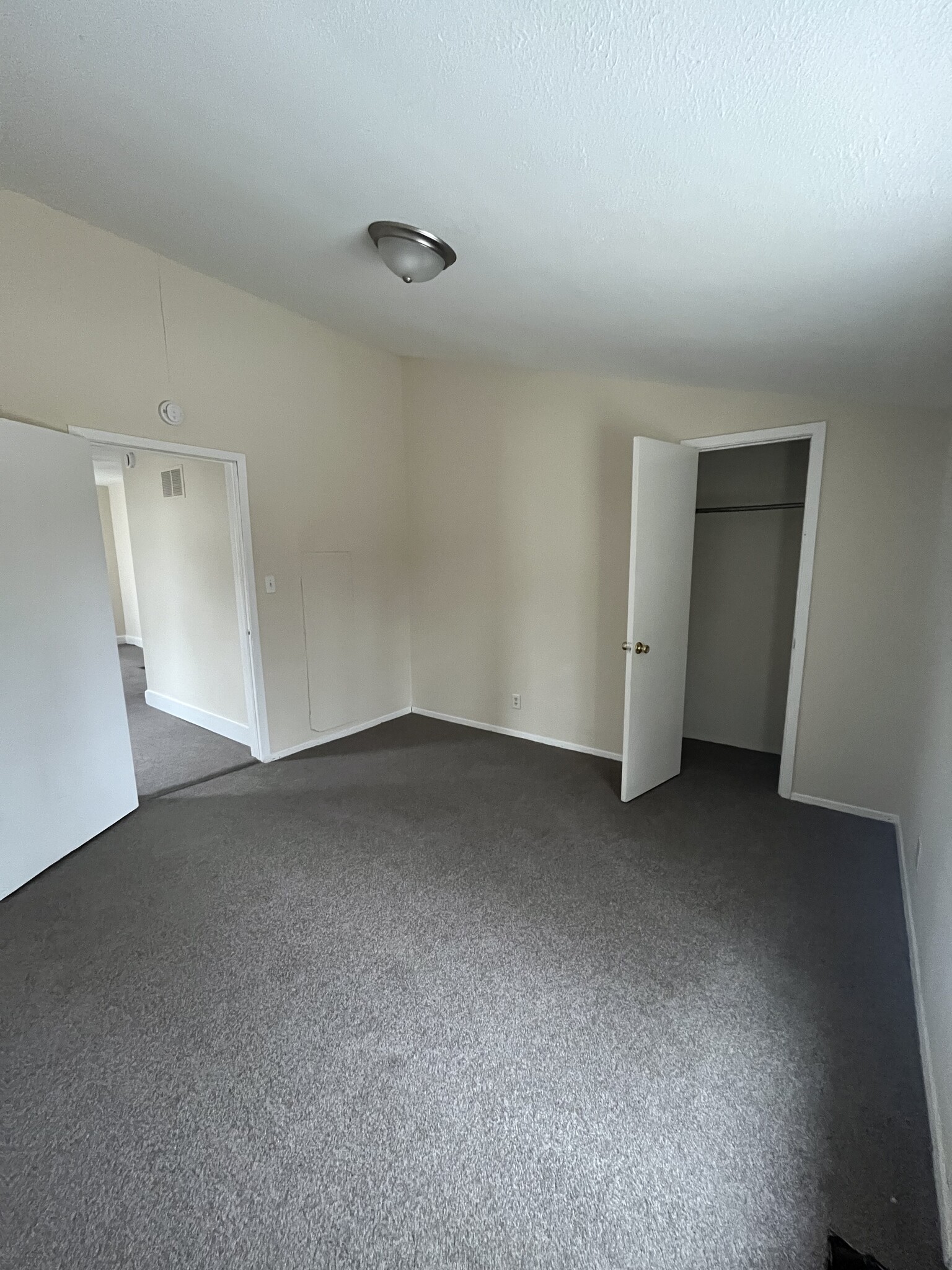 Building Photo - 579 N 30th St