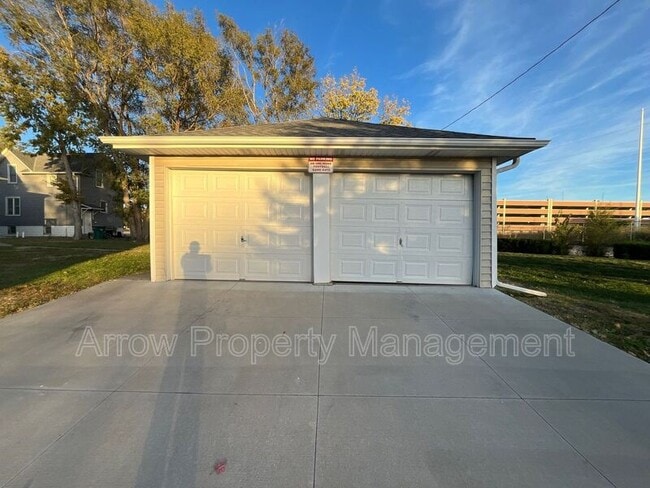 Building Photo - 1201 Charleston St