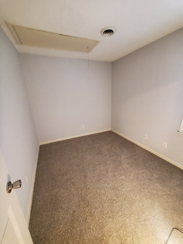 Building Photo - 7325 N Thorncliff Pl