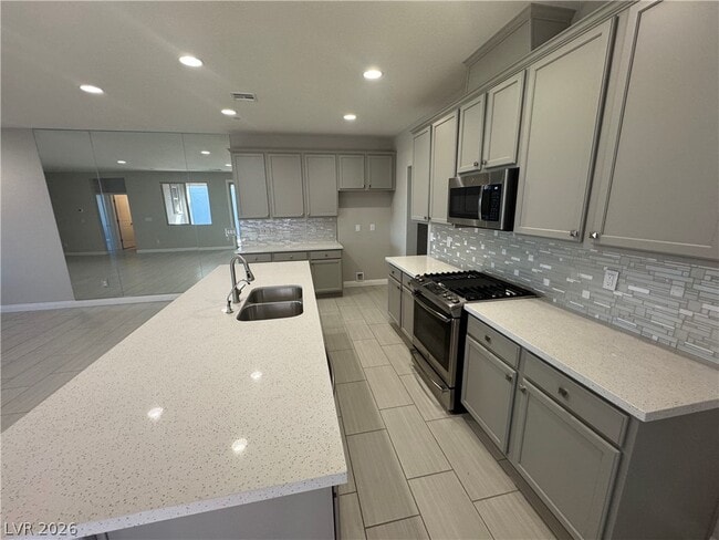 Building Photo - 1051 E Sunset Rd