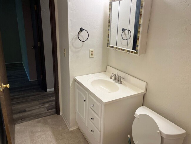 Building Photo - LOO Duplex