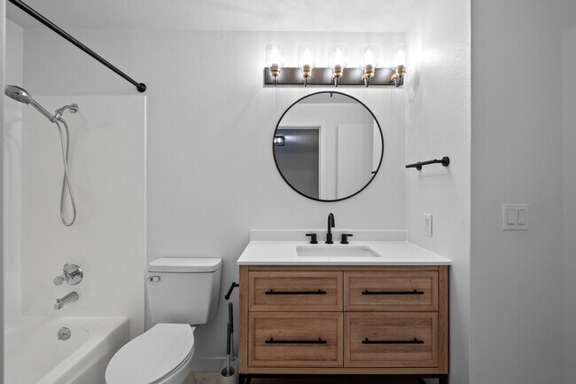 Building Photo - 3bd/1.75ba Mountlake Terrace Home