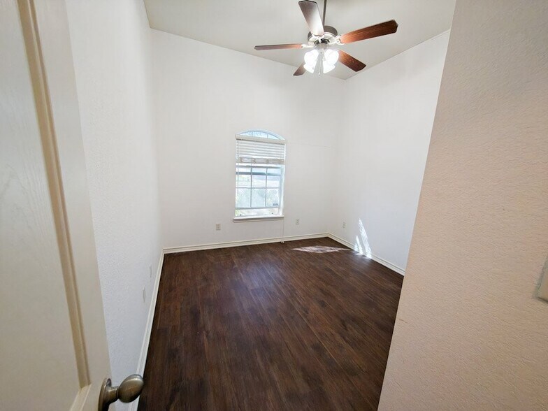 Building Photo - 5617 Cobalt Ln