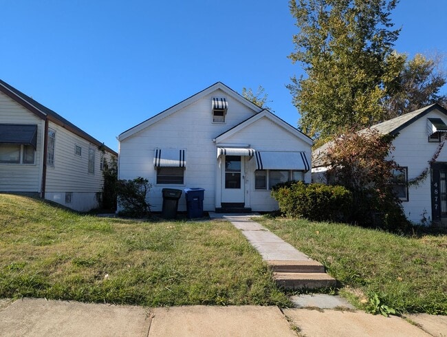 Primary Photo - 4873 Woodstock Ave