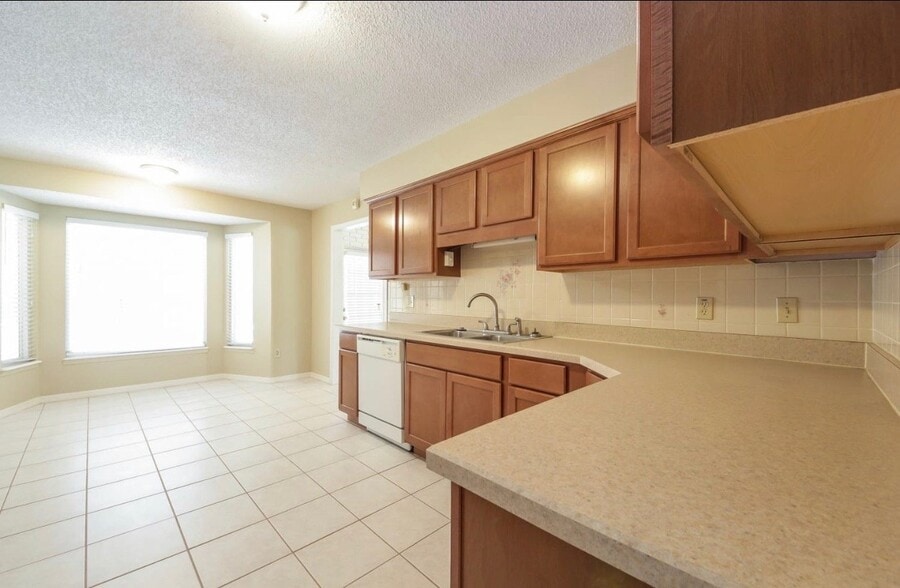 Building Photo - 4447 Windsmere Blvd