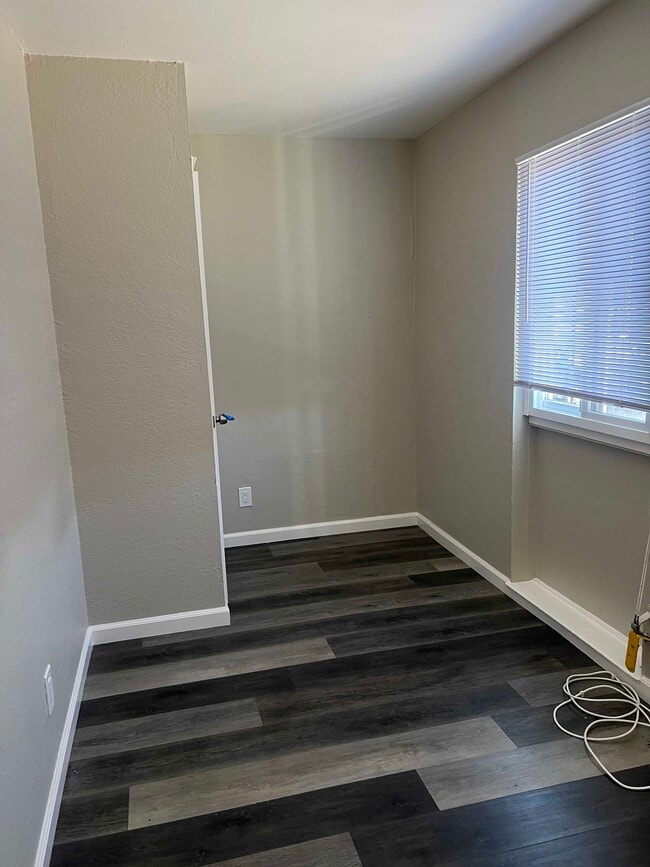 Building Photo - 2124 90th Ave