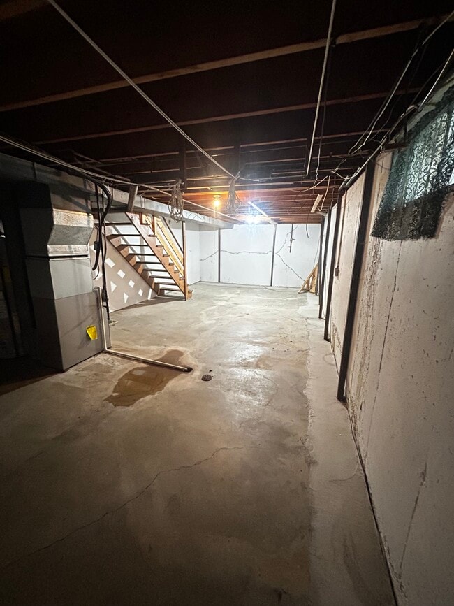 Building Photo - 313 Russell Ave