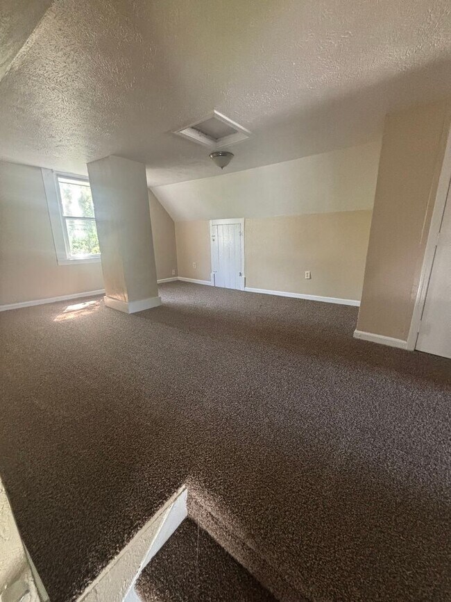 Building Photo - 4bd Single Cash Pay/Section 8