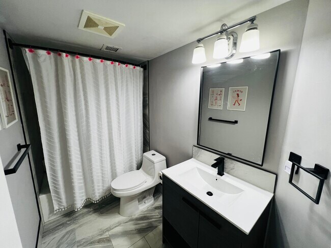 Building Photo - 1201 River Reach Dr