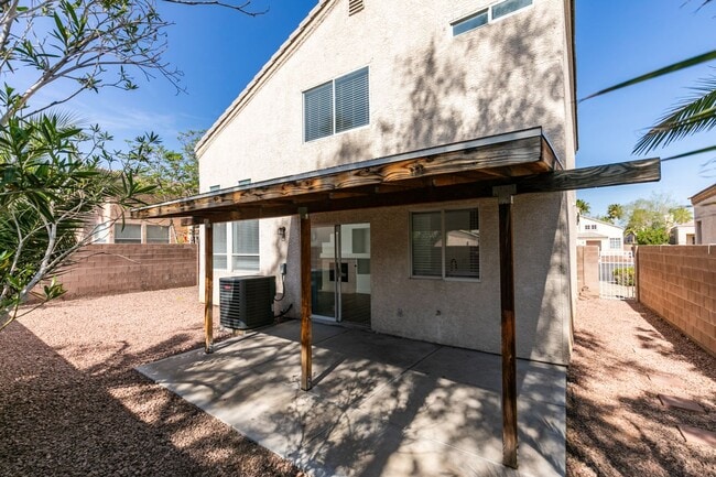 Building Photo - NORTH SHORES REFRESHED 2 STORY HOME WITH FIREPLACE AND LARGE BACKYARD