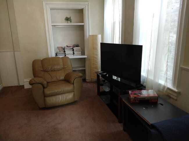 LR - 2724 Sarah St