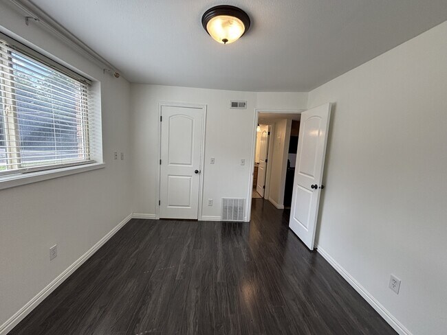 Building Photo - 5700 S 900 E
