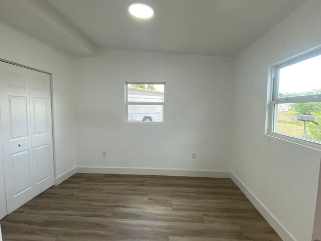 Building Photo - 22011 Catherine Ave