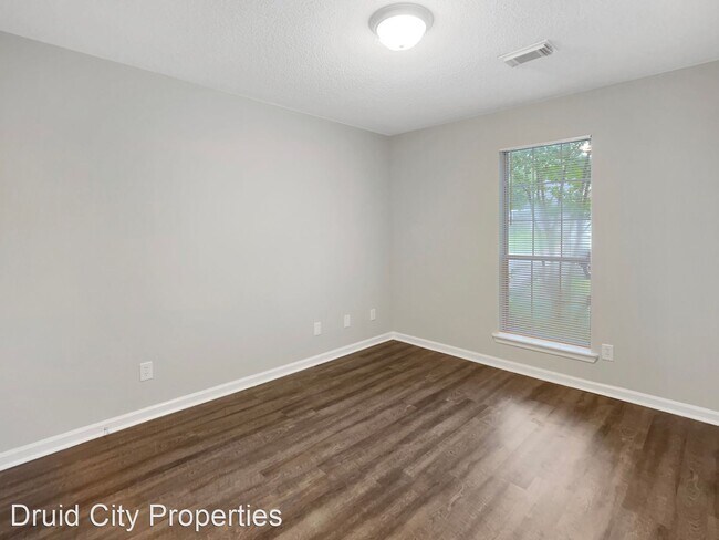 Building Photo - 3 br, 2 bath House - 1015 Mockingbird Lane