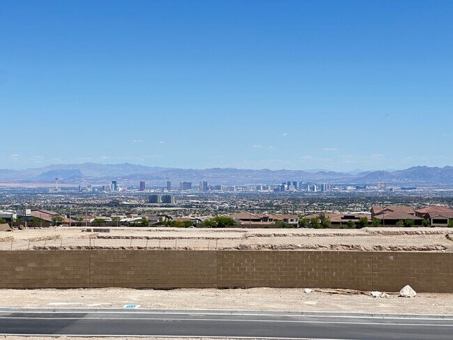 Building Photo - Summerlin Village