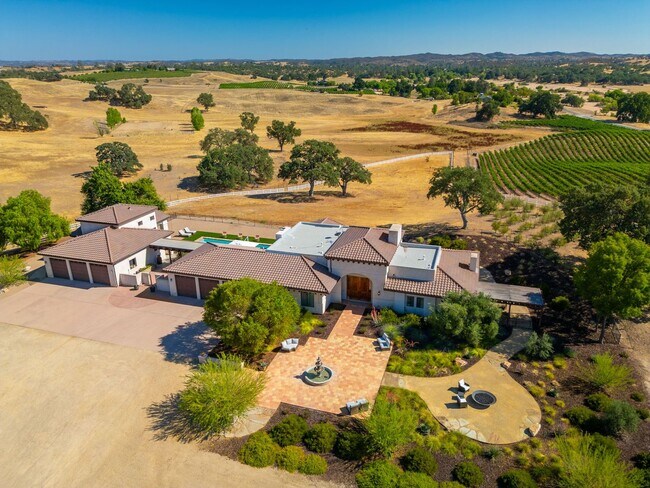 Building Photo - AVAILABLE NOW - Furnished Luxury Wine Coun...