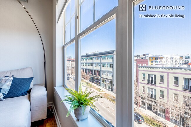 Building Photo - 1441 Central St