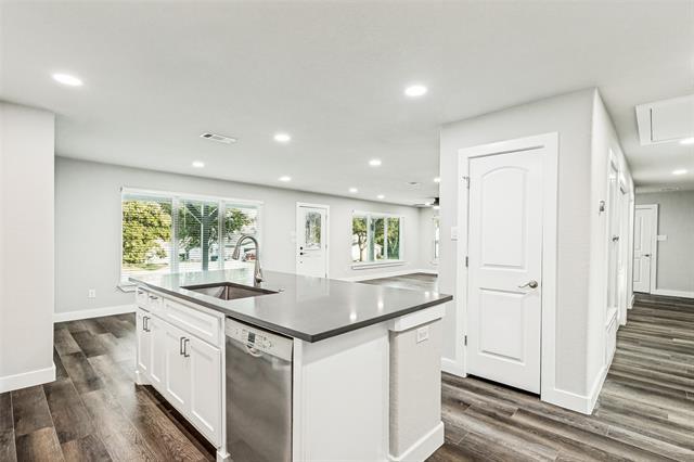 Building Photo - 437 Peninsula Dr