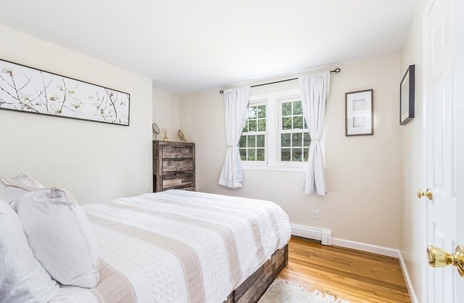 Building Photo - 67 Old Post Rd