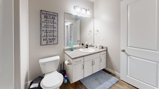 Building Photo - Spacious Townhome - 4 Bedrooms/3 Baths in South Jordan
