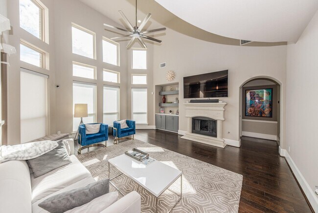 Building Photo - 10010 Cypress Path