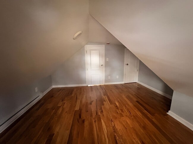 Building Photo - Beautiful, Newly Renovated 4 Bedroom 2 1/2...