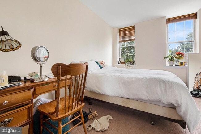 Building Photo - 321 N Front St