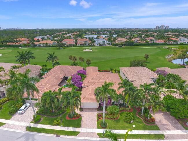 Building Photo - 528 Les Jardin Dr