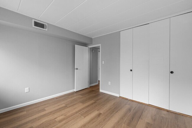 Building Photo - Welcome to modern living in the heart of Ghent!