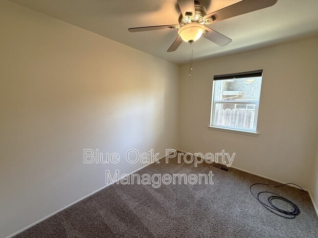 Building Photo - 390 Ash St