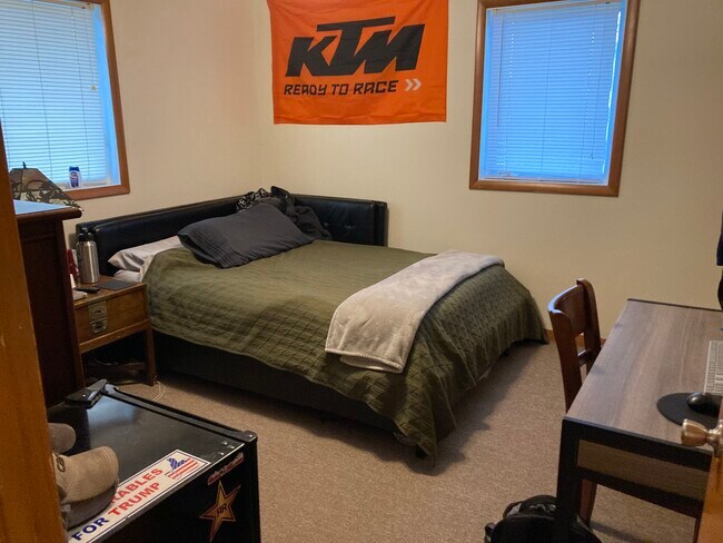 Building Photo - 1522 Starview Dr